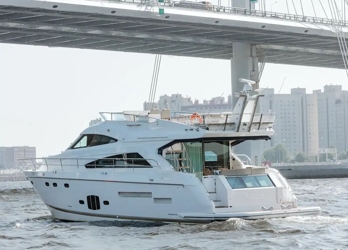 Яхта FAIRLINE 65